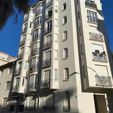 Large Studio Close To Beach Bd La Croisette