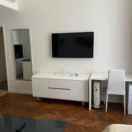 Large Studio Close To Beach Bd La Croisette Apartment Cannes