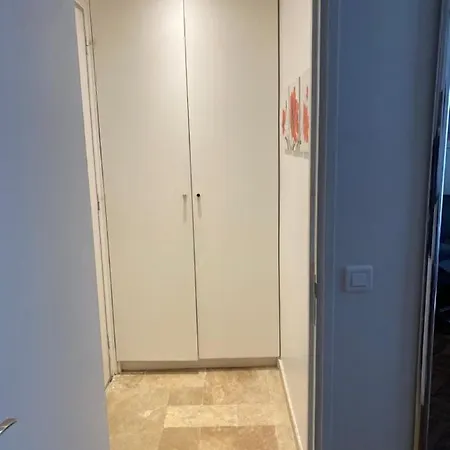 Large Studio Close To Beach Bd La Croisette *