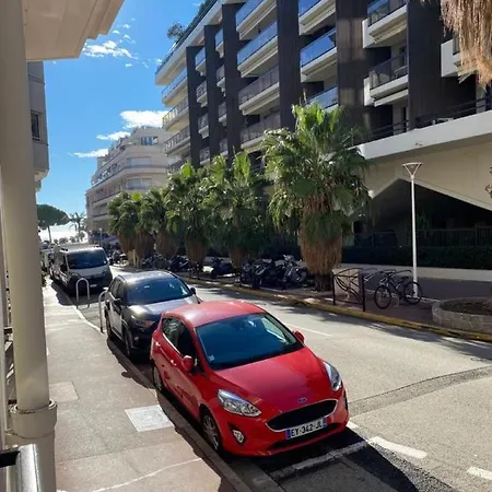Large Studio Close To Beach Bd La Croisette * Cannes